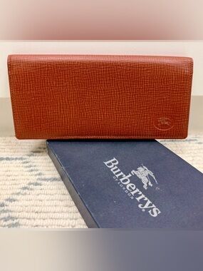 BURRBERRYS Vintage Rare 90’s Unisex Brown Textured Leather Long Bifold Wallet